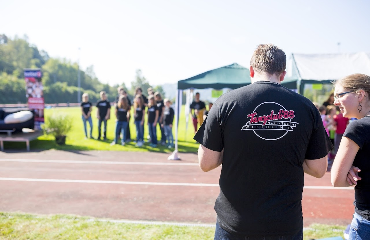 Bild vom 9. Benefizlauf im Jahr 2016. Dies ist das 142. Bild.